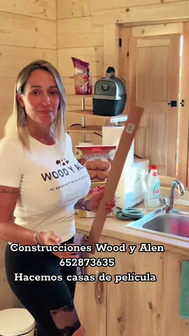 Hoy os enseñamos un ejemplo de nuestras cocinas. Somos empresa constructora especializada en casas de madera. #construccioneswoodyalen #casasdemadera #wood #casas #construction #casasprefabricadas #madera 