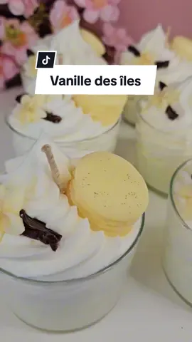 La bougie gourmande Vanille des îles est une célébration de la douceur et du confort. Son parfum sucré et gourmand de vanille enveloppe votre espace d'une sensation de bonheur et d'apaisement, parfaite pour égayer vos moments de détente. 🌼 #vanille #vanillebourbon #macarons #bougie #bougiegourmande #bougieparfumee #bougieartisanale #candle #vela #creatrice #faitmain #madeinfrance #candlemaking #satisfying #satisfyingvideo #ideecadeau #originalgift #candydorie 