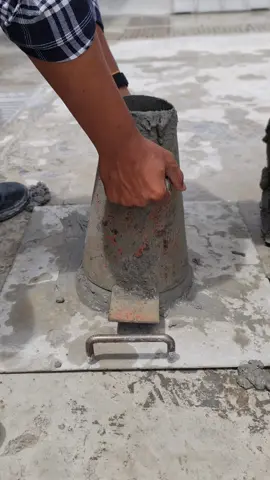 Slump Test At 1h #concretelife #construction #concrete #flowconcrete #constructionworker 