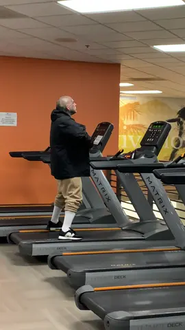 What is this vato training for? #vato #vatoslocos #lafitness #crazy #cholostyle #chololife #comegetyourtio #tio #Fitness #sick #sickmode #preworkout #training #workout #cardio 