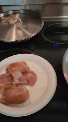 blackened chicken on stainless steel pan for chicken alfredo 1