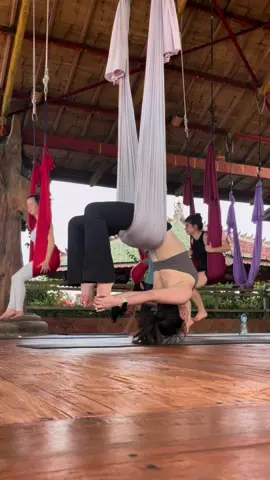 will definitely come back to this magical aerial yoga by the ocean at @Udara Bali Yoga Detox and Spa 🧘🏻‍♀️🌊✨ #yogabali #aerialyoga #aerialyogabali #udarabali #rekomendasiyoga #yogacanggu #bali #yogadibali #kelasyogabali #baliyogaclass #fyp 