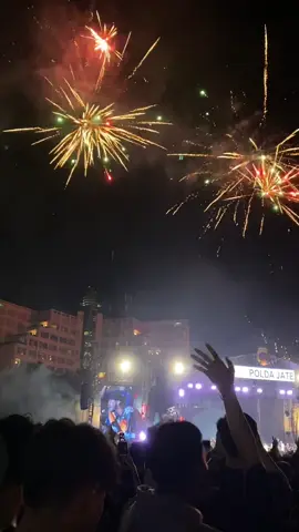 Seperti biasa, keluh kesah nonton konser gratis ng semarang opo ndes? #ndxaka #dennycaknan #kreaksemarang #konsermusik #fyp #konserndxaka #semarang 