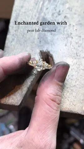 If this was rose gold I would be keeping for myself 🧚🏻🪞#engagementring #labdiamond #enchanted #fairycorejewelry 