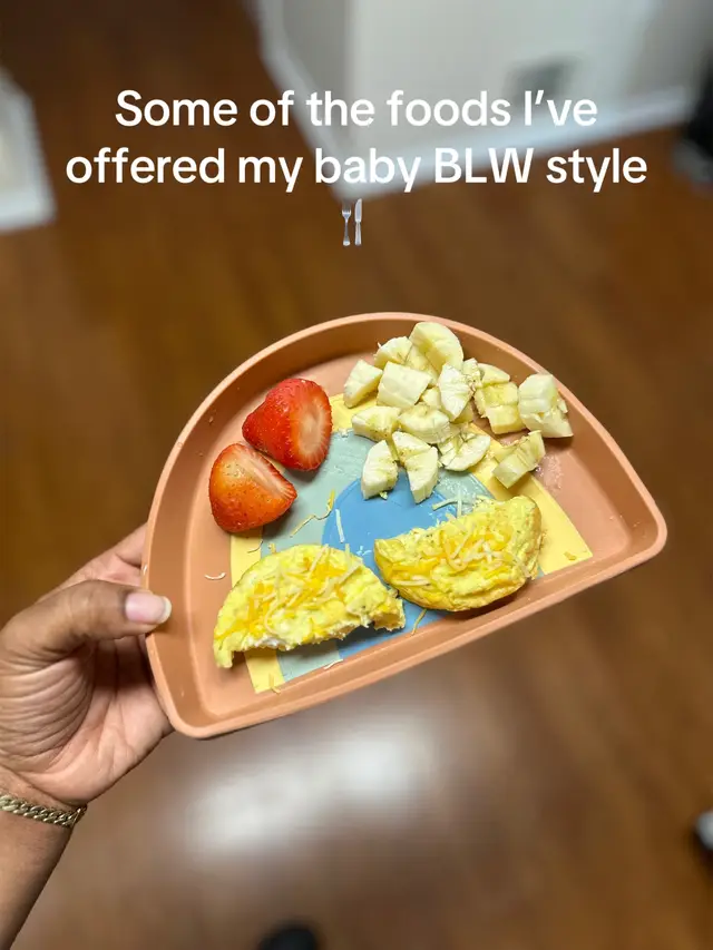 Baby Led Weaning is not for the faint of heart! But my baby girl has done so well & she loves to eat! We don’t offer her foods like this every day. We started at 6 months & she is now almost 10 months! #BLW #blwideas #babyledweaning #babyfood #babyfoodrecipes #babytok 