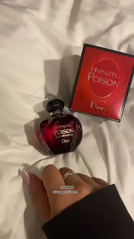 dior hypnotic poison⚜️🥀🥂 #Dior #perfumetiktok #viral #hypnoticpoison #relatable #itgirl 