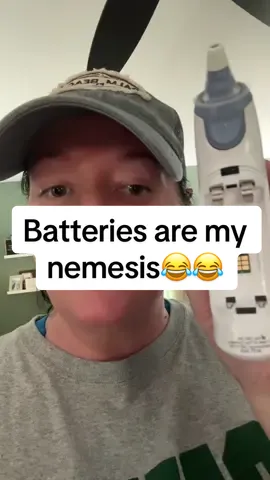 I swear I’m smart. #funny #comedyvideo #true #truestory #batteries #whatside #positive #negative #charge 