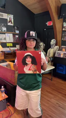 At mf Grimeys in nashville and my titties are braless and the ideas are MASSIVE 