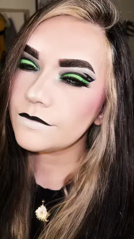 Shego Era 💚🖤 #makeup #mua #makeuptransformation #makeuptransition #tiktokmua #makeupartist #makeuplooks #pokelynn 