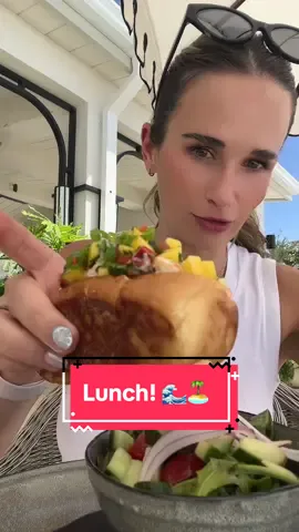 Come have lunch with me in the Caymans! 🦞🏝️EDIT: after i filmed the beach I must have clicked a filter because my skin looks nothing like this 😂  #travel #mukbang #lunch #eatwithme #vacation #fyp #caymanislands 