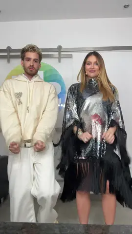 A gente se encontra a cada x mil anos, mas quando se encontra sempre tem dancinha @Virginia 