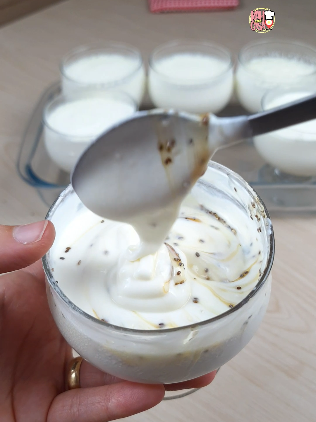 Com Leite em Pó e Água, fiz iogurte Grego super firme e sem precisar dissorar! #iogurte #iogurtecaseiro #iogurtenatural #iogurtegrego #iogurtenaturalcaseiro #iogurtes #iogurtecomcereais #chia #yogurt #homemade #homemadeyogurt #kahemcasa #mel #reels