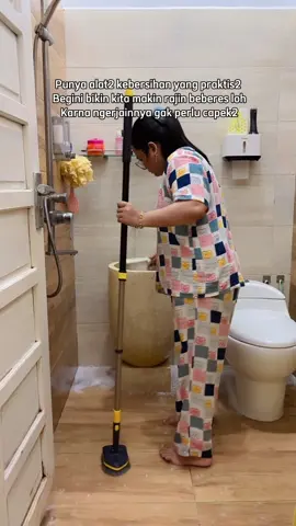 Jadi makin rajin bersihin kamar mandi gara2 punya sikat praktis kayak gini #sikatkamarmandi #sikatpanjang #dailylife #kegiataniburumahtangga 