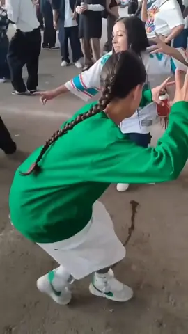 LO QUE NO BAILO VS LO QUE BAILO 🎶❤️ #cholosycholas #paratiiiiiiiiiiiiiiiiiiiiiiiiiiiiiii #fyp #mexico #cholo #chicanoculture #chicanos #oldies #fypシ゚viral #pachucos #pachucostyle #mexicanos #oldiesbutgoodies #sigueme #Cumbia #cholosbailando #cholosbailandocumbia #cholosoldies #bailes #firmeza 