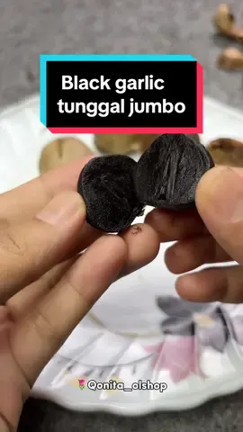 blqck garlic yitu bawang putih nunggal yg sudah di fermentasi dengan suhu dan kelembaban tertentu  yg memilik manfaat yang bagus untuk kesehatan tubuh karna kandungannya tinggi antioksidan dan vitamin lainnya seperti protein,serat vitamin C E zing dll #blackgarlic #manfaatblackgarlic #bawangtunggal #blackgarlic #promoguncang77 