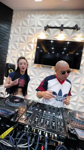 Một bản nhạc tình cảm nhẹ nhàng du dương. Chỉ với 1 củ để múc luôn bản này ❤️👍 #djtrieumuzik 