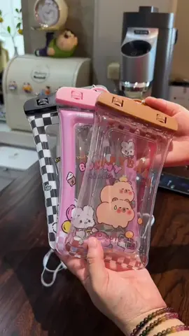 Pelindung handphone anti air. Wajib punya nih... #pelindunghp  #pelindunghpdariair  #pelindunghpuntukrenang  #pelindunghpwaterproof  #sarunghp  #sarunghpantiair  #sarunghandphone  #casehp  #casinghp  #casinghpantiair 