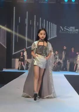 #begaidangyeu #begaidethuong #model #xuhuongthoitrang #thoitrangtreem 
