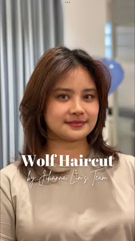 Ingin tampil dengan gaya rambut yang edgy dan penuh karakter? Coba Wolf Haircut di Johanna Lin Salon! 🐺✨ Wolf Haircut adalah potongan rambut yang menggabungkan elemen shaggy dan mullet, memberikan tampilan yang berani, dinamis, dan bertekstur. Gaya ini cocok untuk kamu yang ingin mengekspresikan diri dan tampil beda dengan sentuhan yang lebih modern🧚🏻‍♀️ Jangan ragu untuk mencoba gaya ini dan rasakan transformasi rambutmu! Buat janji sekarang di Johanna Lin Salon dan dapatkan potongan rambut yang penuh karakter. dengan cara klik link di BIO! 💇🏻‍♀️💖 #WolfHaircut #EdgyHair #JohannaLinSalon #SalonBandung #fyp #foryoupage #hairstyle 
