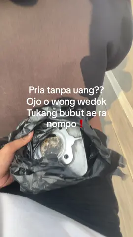 Yo kui plonn #videolyrics #storywhatsapp #katakata #fypシ #katakatamotivasi #tukangbubut #gl #glgank🤙 #fyp #rembang24jam #masukberanda #tiktokpelitfyp #trend 
