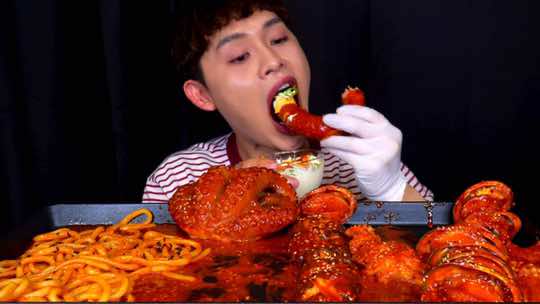 Spicy Seafood With Spicy  Mushroom 🍄 MukBang! #asmr #asmrvideo #mukbang #bonggil #mukbangbonggil #asmrsegments #food #asmrfood #foodblogger #koreanfood #foodchallenge #eatwithbonggil #tiktokfood #foodvideo #foryou #fyp #foryoupage #fypシ゚viral #explore #yummy 