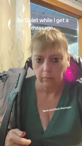 A much needed massage before I go to work this morning. It helps me with my neck tension!! #nektek #massage #freeshipping #friends #relax #relaxing #stress #StressRelief #backmassage #tension 