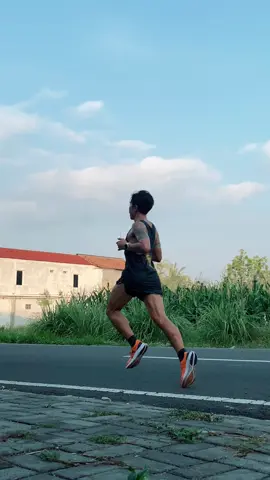 rate running form ku dari 1-10⁉️ #Running #fyp #beginnerrunner 