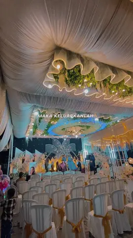 Sapaling kece💂🏿  Yuk booking #tendavip #inspirasiweddingindonesia #inspirasiwedding #teropmadura #tendakonsepgedung #tenda #dekorasipelaminanmurah #tendavipmodern #tendapernikahan #dekorasipelaminan #teropvipmurah #dekorasiweddingsampang #dekorpernikahan #tendahitam #tendawarnaputih #teroppernikahan #teropbagu #tendamewah #tendakekinian 