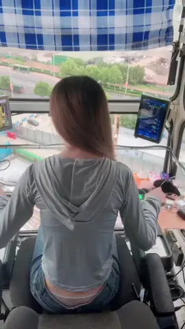 給你50萬，讓你和我出差十天，不讓你老婆知道，你敢嗎？