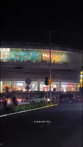 Serasa nonton FTV ya malam hari di Cianjur ditambah pake lagu ini :) Lokasi video : Bundaran Tugu Lampu Gentur Cianjur  #cianjur 