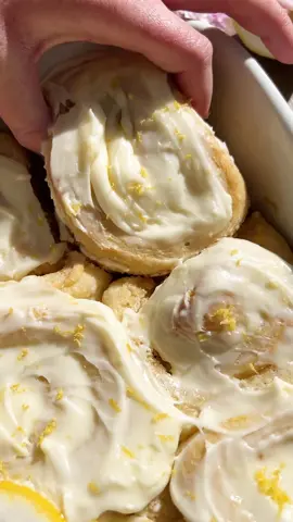 Lemon Rolls 🍋✨💛 Soft & fluffy lemon rolls, with a gooey lemon sugar filling and lemon cream cheese frosting 💛 #lemonrolls #cinnamonrolls 