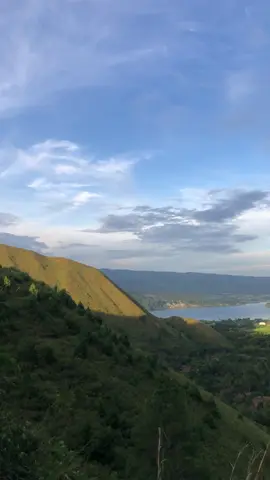 Bukit holbung pesta bagi mata 🥰⛰️🍃#bukitholbung #holbung #samosir #fyp 