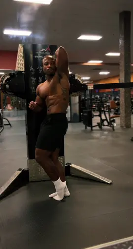 Locked In #fit #Fitness #fitnessmotivation #gymmotivation #bodybuilding #gym #GymLife #gymrat #fypシ゚viral #foryoupage #trending #viral #fyp #physique #chest #abs 