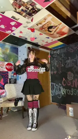 I ♡ grimes #kneehighconverse #OOTD #grimes #alternative 