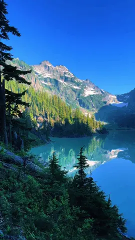 One of the most beautiful places ive ever seen. Washington is home to such amazing mountain lakes. Proud to call this place home 🏔️#fyp #washington #pnw #pnwlife #adventure #travel #nature #Hiking #lakes 