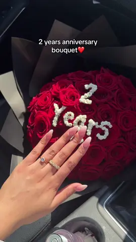 Cutest anniversary bouquet ❤️ #fup#fypviral#flowers#roses#thebpuquwtbox#fypシ゚#uk#anniverary#forher#annivrsaryflowers 