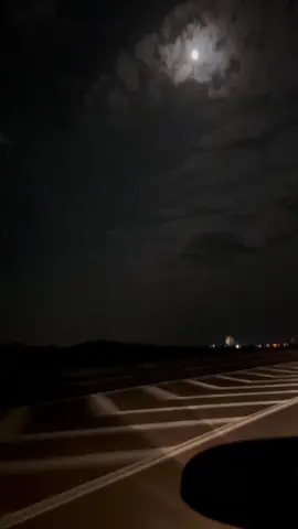 مسرا ليل وقمرا 💤. #خط #قمر #تصويري 