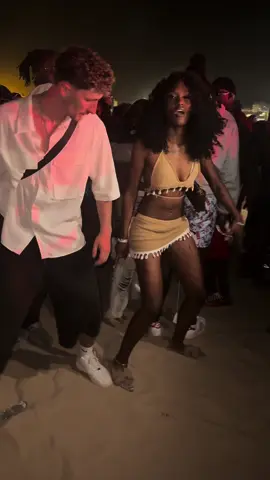 It’s the in-sync drop for me💃🏻 #afronation #afrobeats #anapiano #dance #fyp @5  @Uncle Waffles 