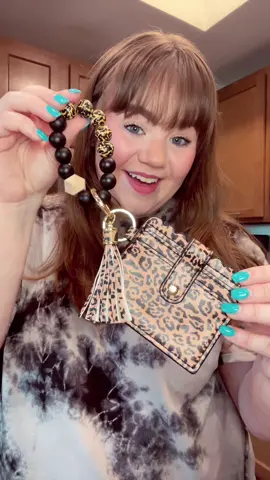 The cutest card holder keychain 💳🔑 #keychain #cardholder #purse #tiktokshop #cheetah #cheetahprint #wristlet #wristletkeychain #wristletsforkeys #keyholder #fypage #fypシ゚viral 