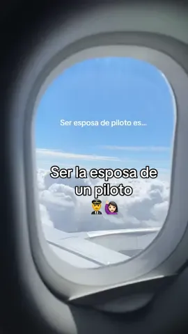 Ser la esposa de un piloto 👨‍✈️ significa abrazar una vida llena de desafíos y sacrificios únicos. Las largas horas, los horarios impredecibles y las ausencias frecuentes pueden ser difíciles, lo que requiere una inmensa paciencia y comprensión. Implica gestionar muchas responsabilidades sola y cuidar el hogar mientras él está fuera. A pesar de estos desafíos, también significa tener un sistema de apoyo inquebrantable y ser una fuente de fortaleza y consuelo para tu pareja. Apoyar a un esposo piloto significa comprender las demandas de su profesión y ofrecer un estímulo continuo. Se trata de estar ahí para las llamadas nocturnas, celebrar sus logros y reconfortarlo en los momentos difíciles. Este rol exige flexibilidad y resiliencia, así como una profunda apreciación por la pasión y dedicación que él tiene hacia su carrera. Al final, es una asociación basada en el respeto mutuo, el amor y un compromiso compartido para navegar juntos por los altibajos. Por eso, cuando me preguntan ¿cómo es ser la esposa de un piloto? Yo respondo… “no es fácil, pero el amor y la admiración que siento por él hacen que todo valga la pena ✨” #pilot #pilotlife #pilotwife #aviacion #airplanes #esposadepiloto #vuelo #aviacioncomercial #pilotwifelife #fyp 
