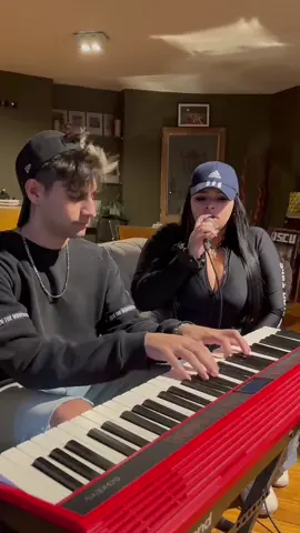 Les gustaría una versión completa?  Cover cumbia “te siento” floricienta  #floralvarez #parati #Cumbia #floricienta #viral 