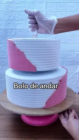 Bolo de andar  #cake #floral #boloslindos #decoração #fy #fyp #amorpeloquefaço #viral #fy #fypシ #fypシ゚viral  #amor #apaixonada #bolo #confeitaria 