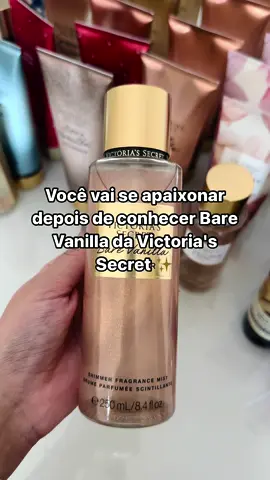 Victoria’s Secret Body Splash Bare Vanilla Shimmer ✨ Que tal sentir-se ainda mais maravilhosa com esse body para BRILHAR sem parar? Esse produto é simplesmente incrível e deliciosamente cheiroso!   Sua fragrância é uma mistura exuberante de baunilha, âmbar e orquídea, que promove uma experiência sensorial única e inesquecível.   Além disso, esse hidratante contém Aloe nutritivo, Aveia e Extratos de Semente de Uva, além de vitaminas antioxidantes C e E, que deixam a sua pele enriquecida com umidade e uma fragrância sensual o dia todo.   Fragrância: Mistura exuberante de Baunilha, âmbar e Orquídea. Hidratante com Aloe nutritivo, Aveia e Extratos de Semente de Uva, além de vitaminas antioxidantes C e E, deixa a pele enriquecida com umidade e fragrância sensual o dia todo.  Conteúdo: Contém brilho.    🇺🇸 Todos os produtos são 100% ORIGINAIS,  enviados diretamente dos Estados Unidos, não trabalhamos com falsificações.  📍Produtos disponíveis a pronta entrega no Brasil.  🚚 Enviamos para todo Brasil. . . . . . . . . . . . #victoriasecret #creme #bodysplash #perfumedoce #vsbeautuy #loja #beleza #perfumesimportados #perfumeimportadofeminino #vs #colonia #lojaonline #lojafeminina #importados #importadosoriginais #loção #perfume #compracaovictoriasecret #diferencacandied #lovespell #intothenight #resenha #japanesecherryblossom #bathbodyworks #barevanillashimmer #athousandwishes #hidratantecorporaltease #cremehidratantevictoriasecret #linhaluxo #victoriassecretvelvetpetalsgolden 