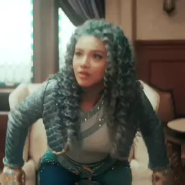 Why was her wig changing every song🤦‍♀️ her face card saves it though || #edit #fyp #foryou #xycba #descendants #chloe #chloecharming #disney 