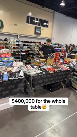 So much HEAT at Sneaker Con🔥 #sneakerhead #sneakers #sneakercon #fy #foryou 