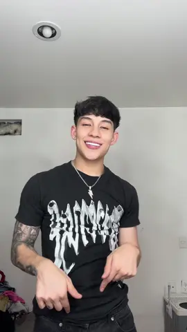 Este o este?😂 no me se el baile