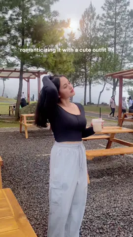 this is how i ♡ romanticize ♡ working 🫶🏻 WFC + pakai outfit cantik tuh ampuh banget buat boost energi kita, cobain deh! 🌹✨ #Goumi #Athleisure #SportWear #ActiveWear #Workoutfit #Fitcheck #WFC 