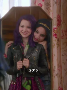 always pretty. 🫶🏻💗 #descendants #fypシ #maldescendants #eviedescendants #dovecameron #infancia #descendentes4 #descendentes #cameronboyce #sofiacarson #disney 