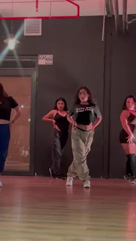 Downtown🔥 #fyp #baile #coreografia #urbano #dance #reggaeton #performance #viral #parati #fyppppppppppppppppppppppp 