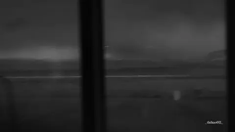 mưa hoài rơi mãi, bên hiên nhà vắng tanh chẳng còn một ai..#__buithuthao__ 